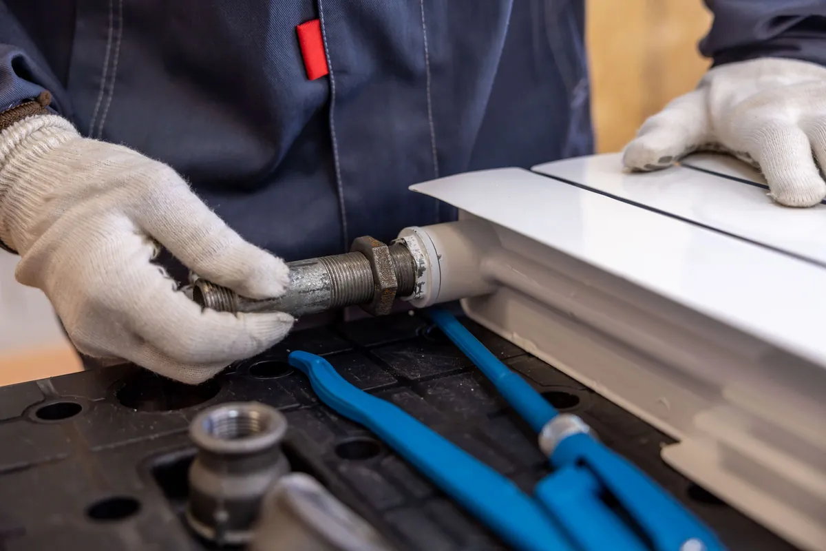 Radiator pipe connection