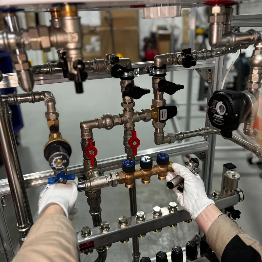 Valves on a heating manifold