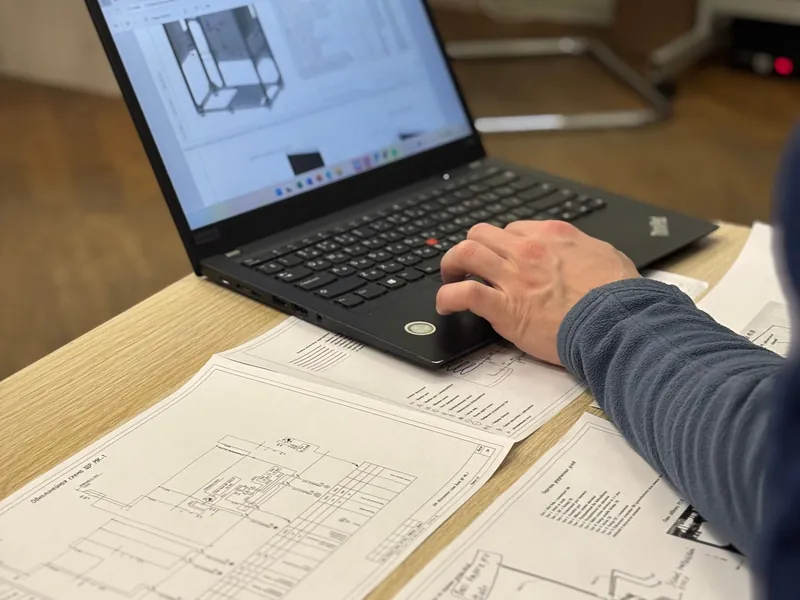 Reading a job through on a laptop with the drawings out